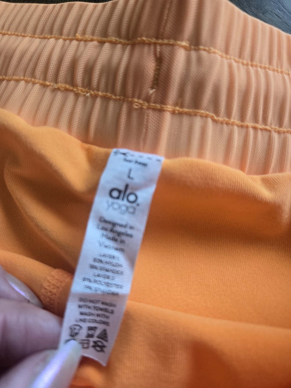 Alo Yoga Ambience Short in orange sz LARGE - Picture 5 of 6